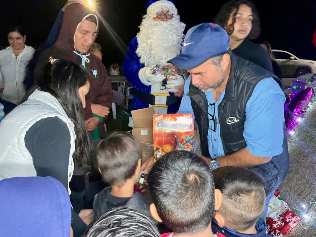 Con alegría y espíritu navideño, encendimos el árbol en el Ej. El Azteca