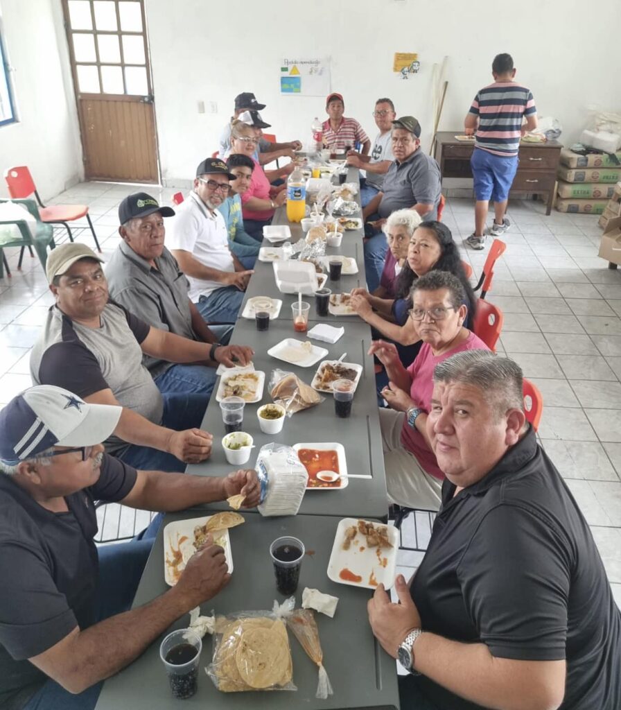 Ya en pláticas con mis amigos de siempre del ejido 5 de Mayo