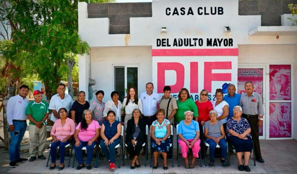 Muy contentos de estar con mis amigos de la casa club del adulto mayor