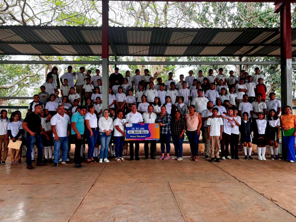 Todo nuestro apoyo para la escuela secundaria Lic. Aarón Sáenz Garza en nuestra cabecera municipal