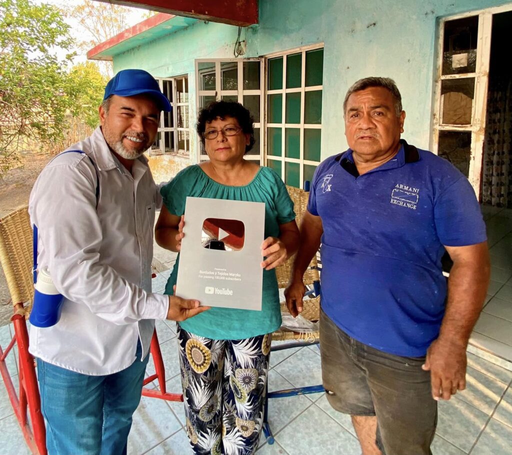 Orgullosamente de Gómez Farías, Bordados y Tejidos Maryku!