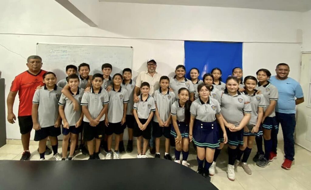 Mucho éxito para el equipo de balónmano ‘handball’ de la escuela Norberto Uriegas que nos representará con mucho orgullo en su encuentro estatal