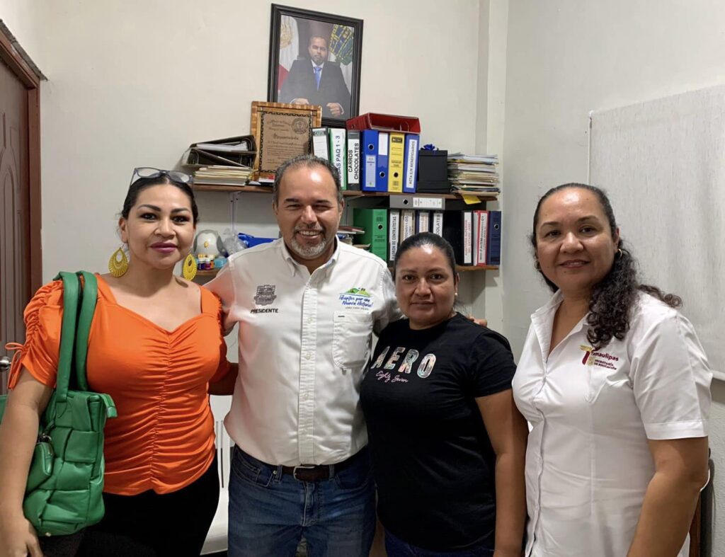 Un gusto saludar a mis amigas de siempre de la telesecundaria del ejido Azteca.