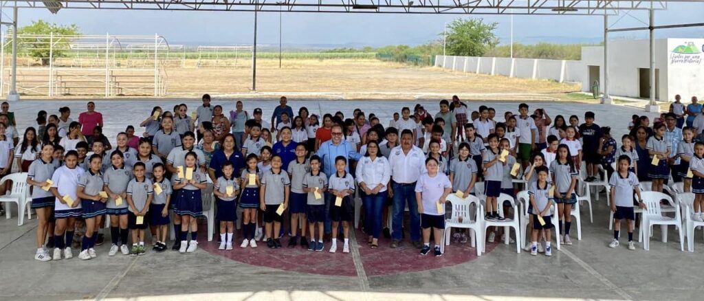 ¡Primero nuestros niños y su educación!
