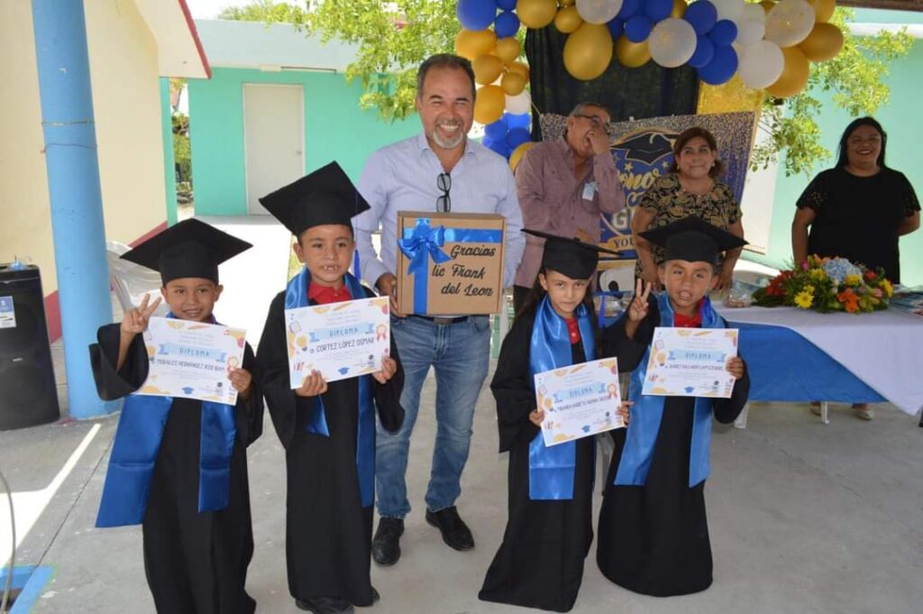 Felicidades a mis ahijaditos del jardín de niños Erlinda Ramírez por su graduación