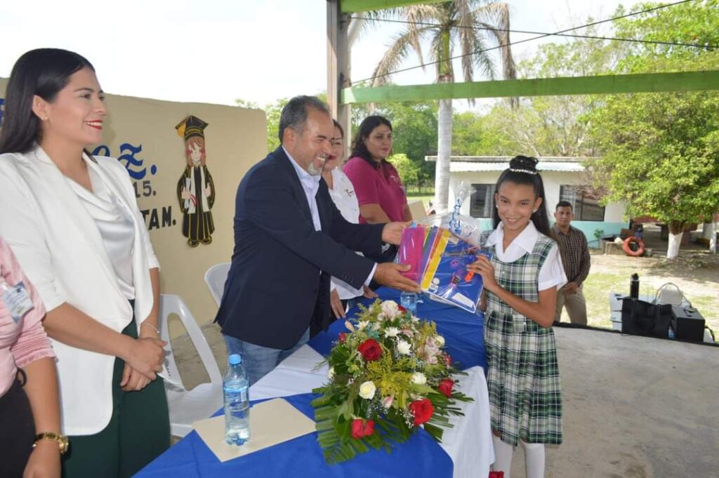 Felicidades por su graduación ahijados de la primaria Lic. Benito Juárez