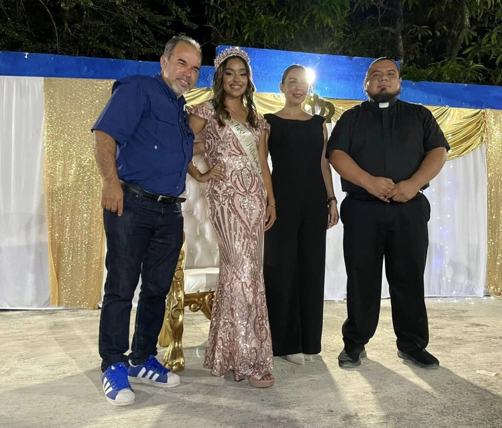 Anoche estuvimos en la coronación de Emily I