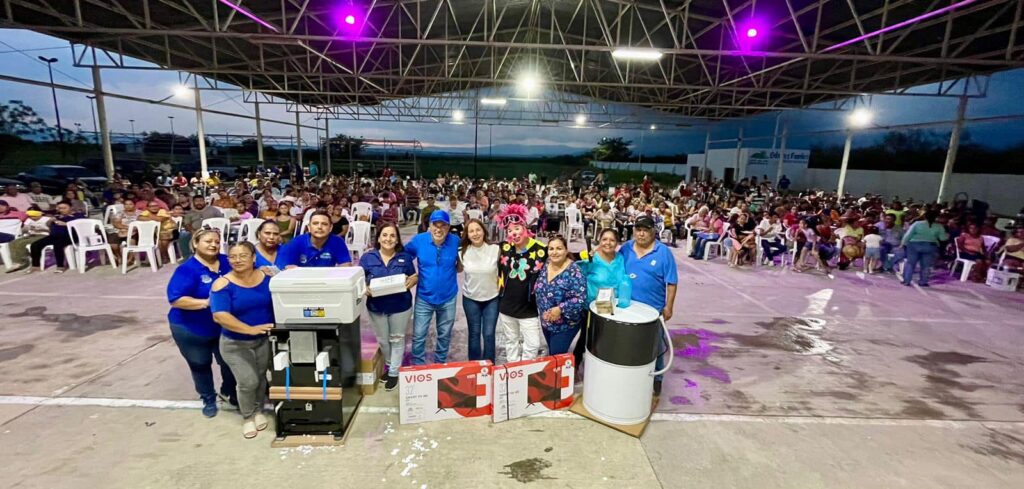 ¡En grande volvimos a festejar a mamá y papá en el resto de las comunidades de nuestro municipio!