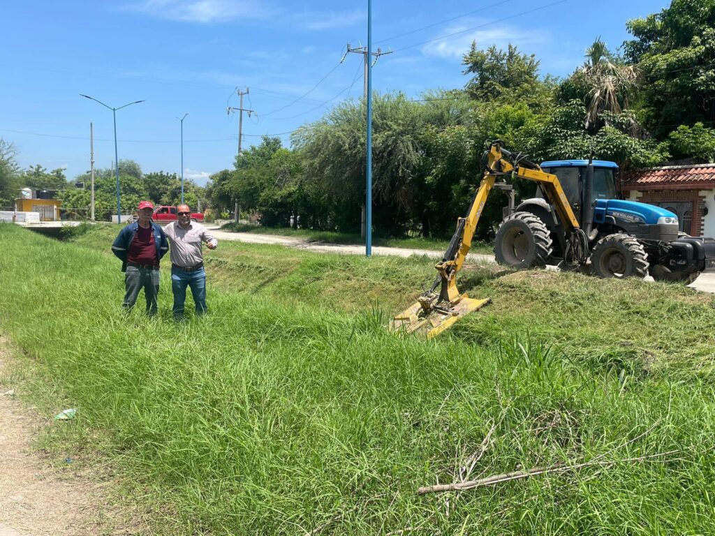 En equipo con el módulo de riego 029 dimos mantenimiento a los canales y drenes de nuestro municipio.