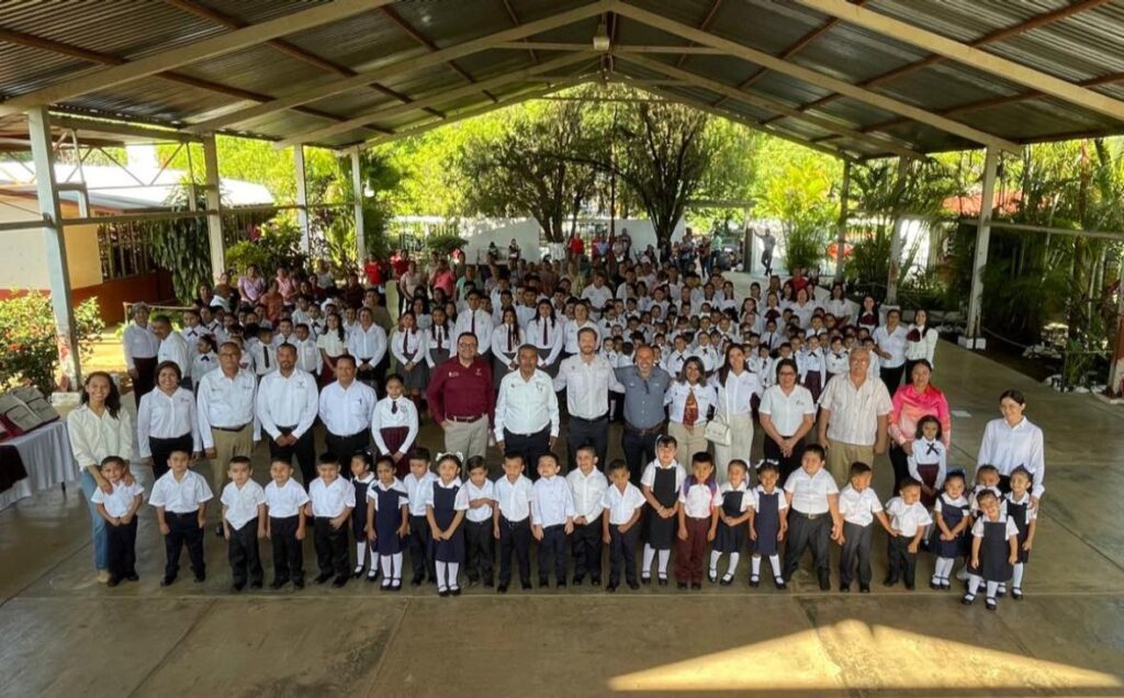 Junto con autoridades estatales y educativas dimos inicio al nuevo ciclo escolar 2024-2025