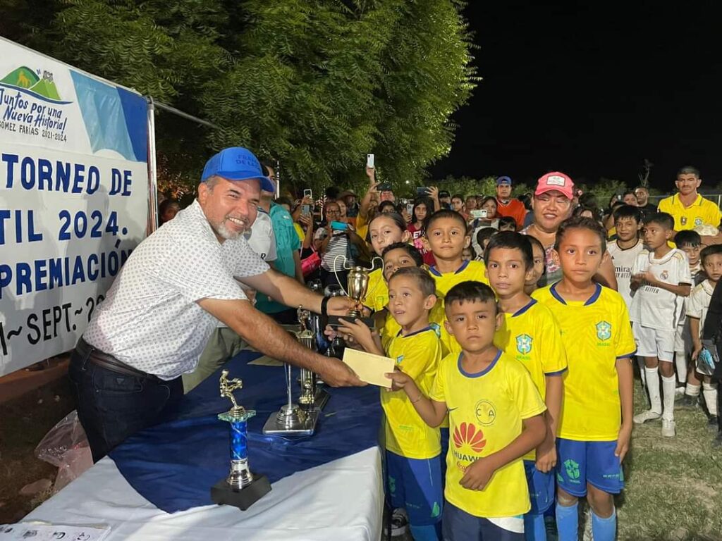 ¡En hora buena a todos los equipos que participaron en la gran final del torneo de futbol infantil!