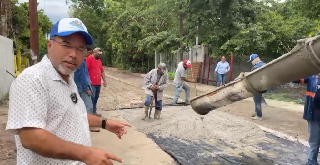 En obra pública… ¡POR TÍ, SEGUIREMOS HACIENDO HISTORIA!