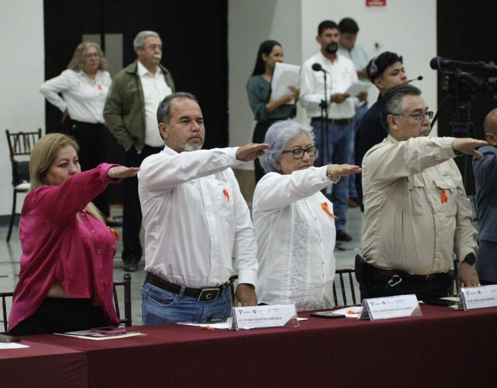 Rendimos protesta como miembros del Programa Sistema de Protección Integral de Niñas, Niños y Adolescentes (SIPINNA)