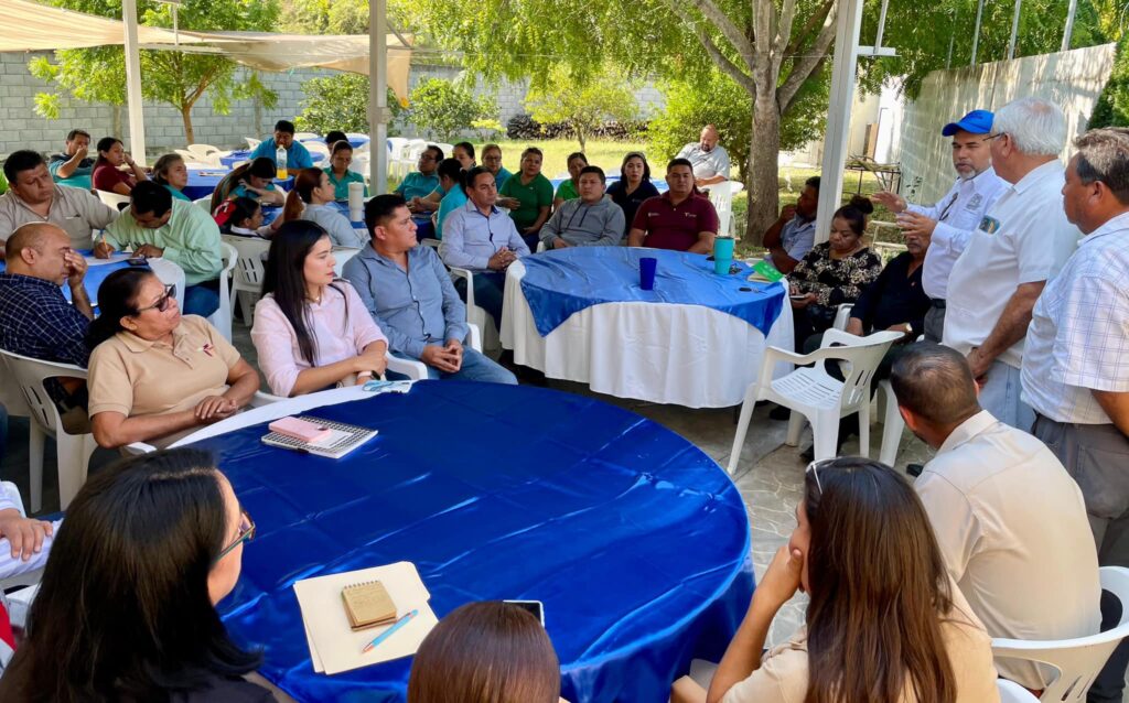 Feliz y contento de poder estar en reunión con mis amigos de siempre del magisterio