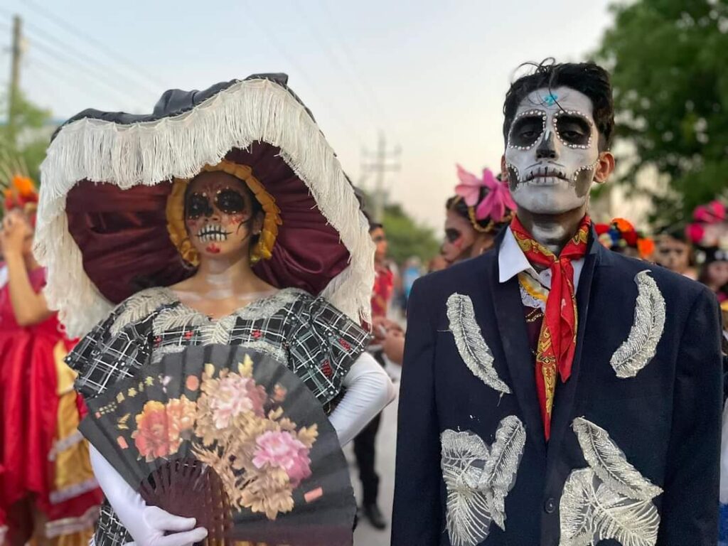 Aquí algunos de los rostros que se hicieron presente en la procesión de nuestra celebración del Día de Muertos
