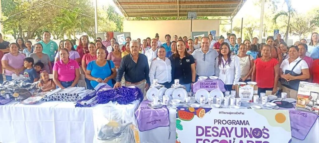 Acompaña el Alcalde Frank de León a integrantes del DIF Tamaulipas y DIF Gomez Farias en la entrega de material del Programa Desayunos Escolares