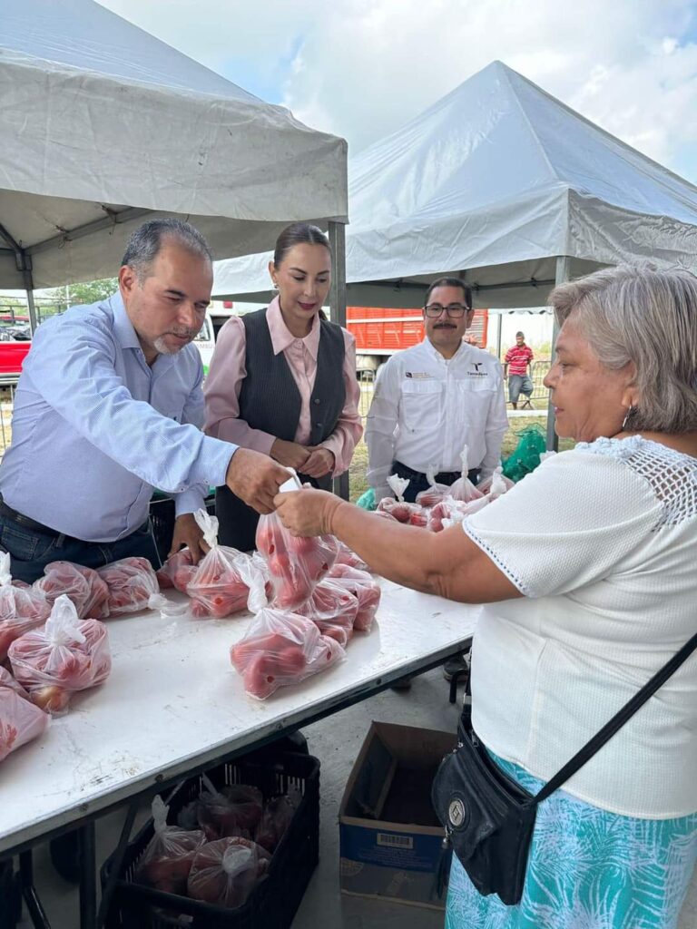 De la mano del DIF estatal y municipal, asistimos a la feria Mercado de Alimentos, Come Bien, Vive Bien