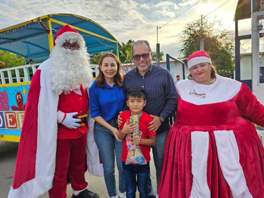 La alegría de la Navidad continúa por Gómez Farías