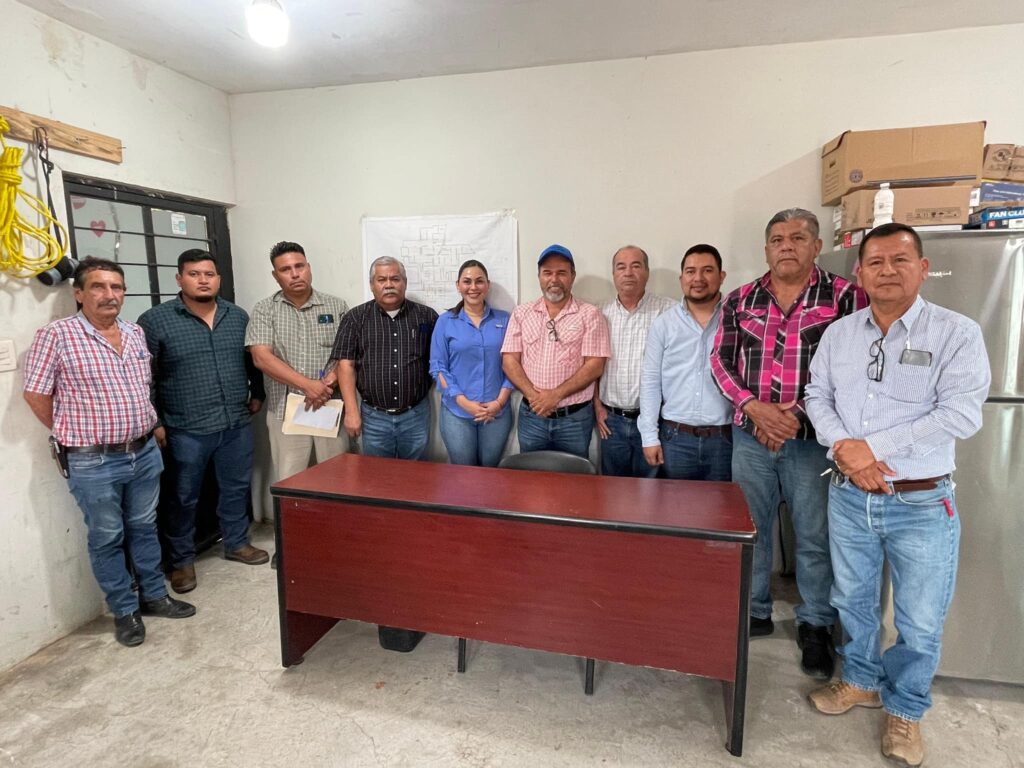 Se reúne el Alcalde Frank de León con el jefe del distrito de desarrollo rural 161