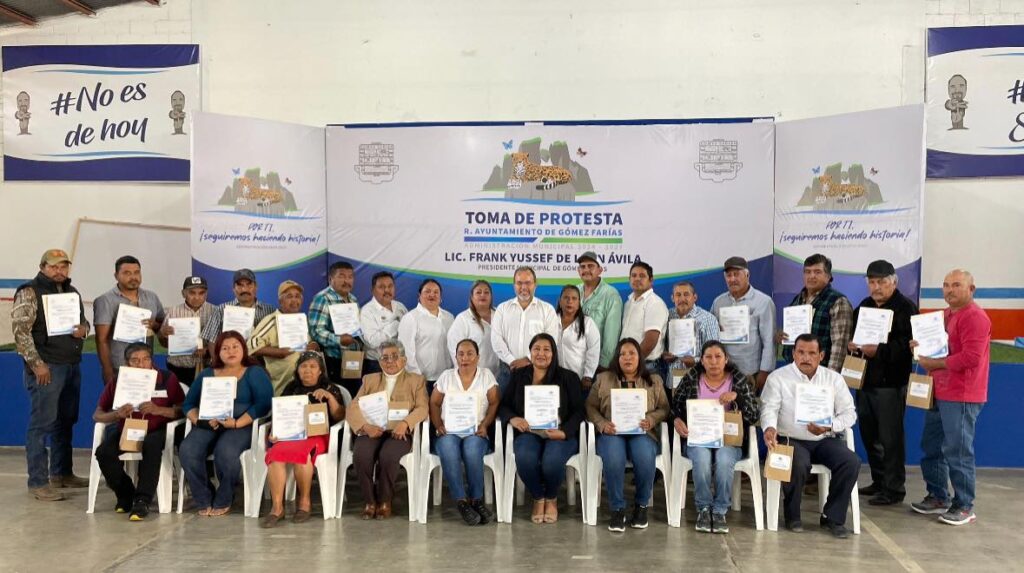 Entrega Alcalde Frank de León nombramiento a Delegados