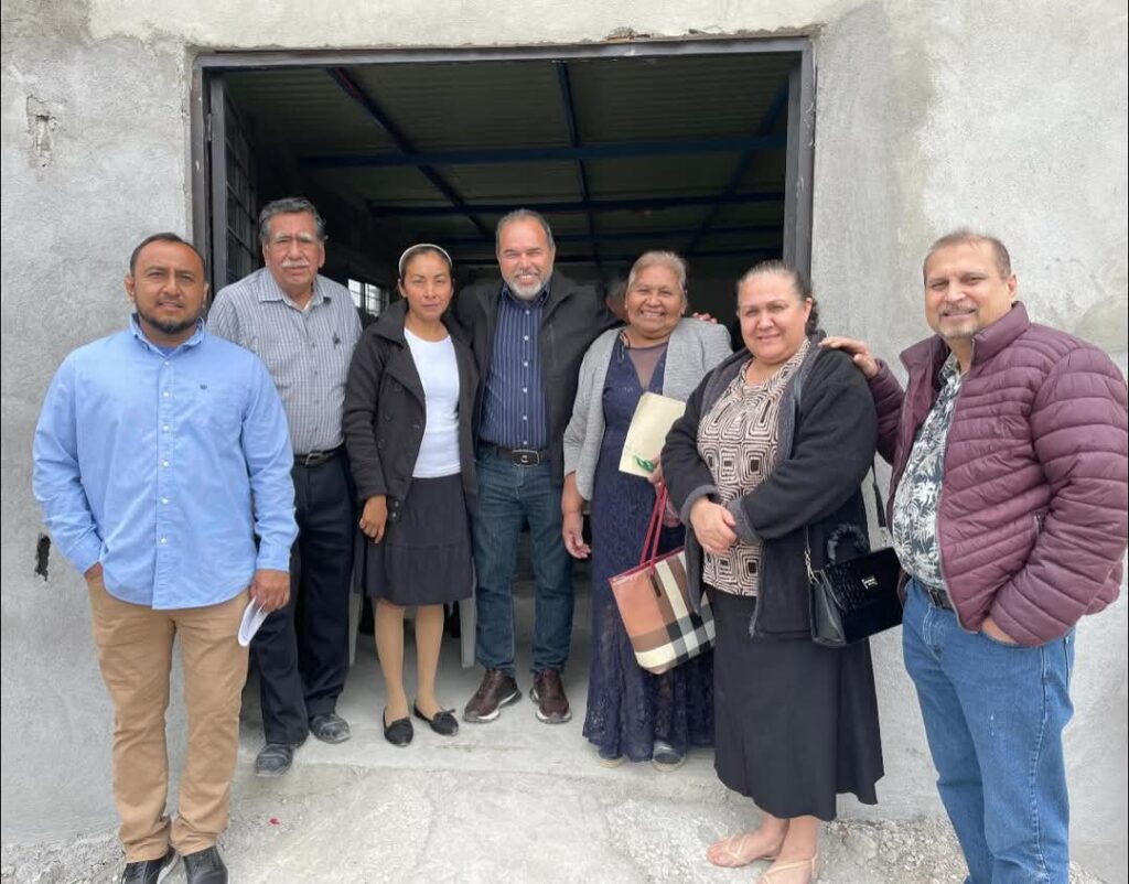El alcalde Frank de León aporta y apoya al Templo Puerta de Salvación