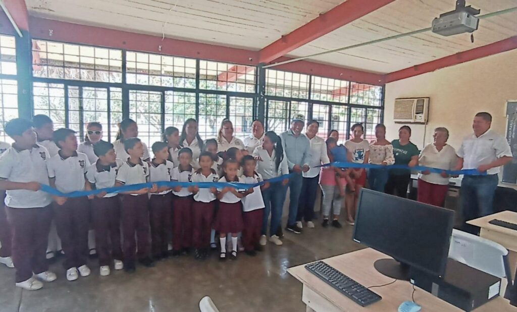 ¡Inauguramos un centro de cómputo más!, ahora en la escuela primaria Pedro J. Méndez en el ejido Sabinas