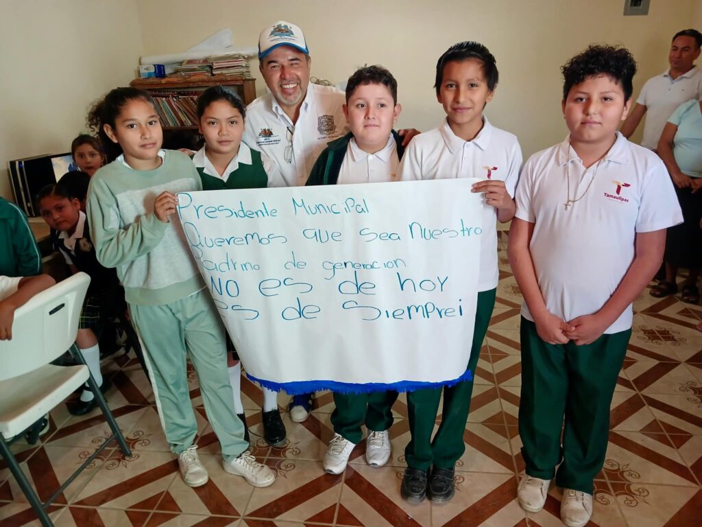 Felices y contentos de ser el proximo padrino de generación de la escuela primaria Gral. Francisco Villa
