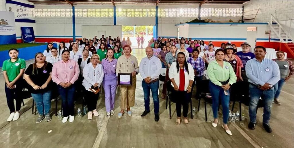 Con admiracion, respeto y gratitud se llevó acabo la conferencia por el marco del Día Internacional de la Mujer
