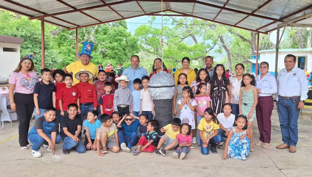 ¡Felicitaciones a la escuela Vicente Guerrero por el bonito concurso de canto por el día del niñ@!