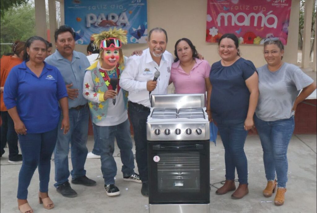 Felices y contentos festejamos a las mamás y a los papás de los ejidos Emiliano Zapata, Américo Villarreal y Lázaro Cárdenas