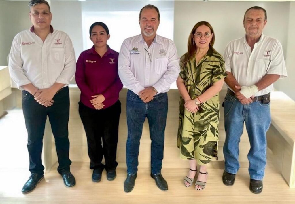 Agradezco la visita de la Arq. María Silvia Montalvo Tello, Directora General del Instituto Metropolitano de Planeación del Sur de Tamaulipas (IMEPLAN), adscrito a la Secretaría de Desarrollo Urbano y Medio Ambiente (SEDUMA) del Gobierno de Tamaulipas