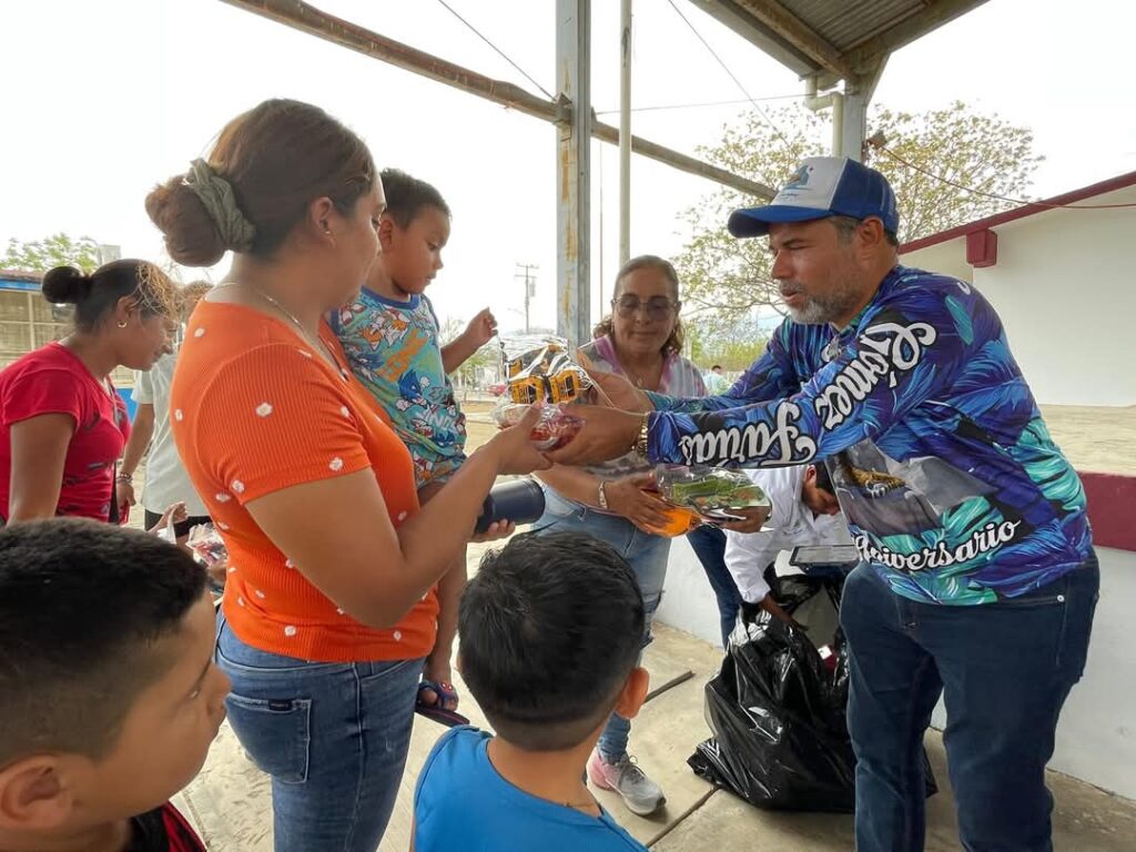 Festejando el día del niñ@ en Plan de Guadalupe, otra tarde llena de alegría, regalos y sorpresas