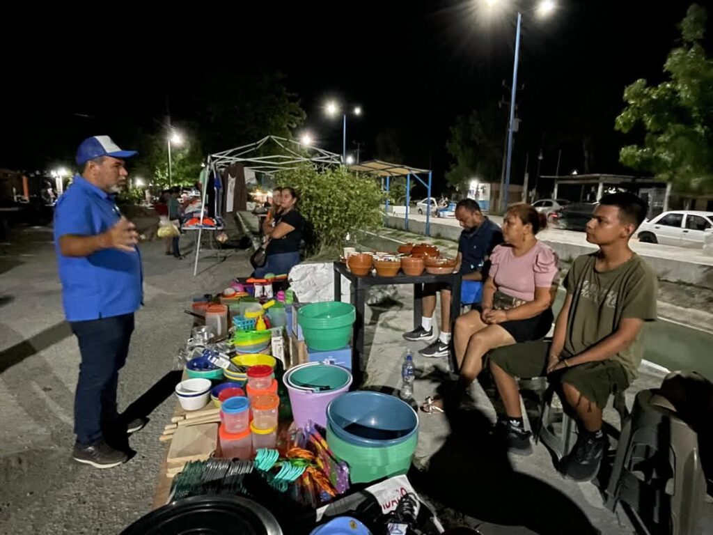 ¡Muy feliz y contento de saludar a todos mis amigos del comerció local y pequeños emprendedores!