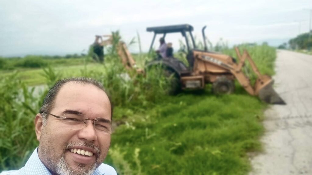 Con la limpieza de drenes y canales de desagüe, estamos previniendo inundaciones ante las eminentes lluvias pronosticadas en la región