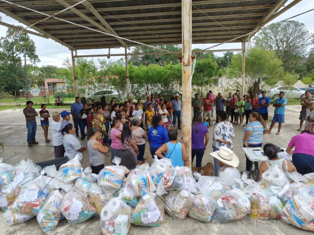 Nuestros amigos de siempre en el ejido Azteca siguen incomunicados por la creciente del rio