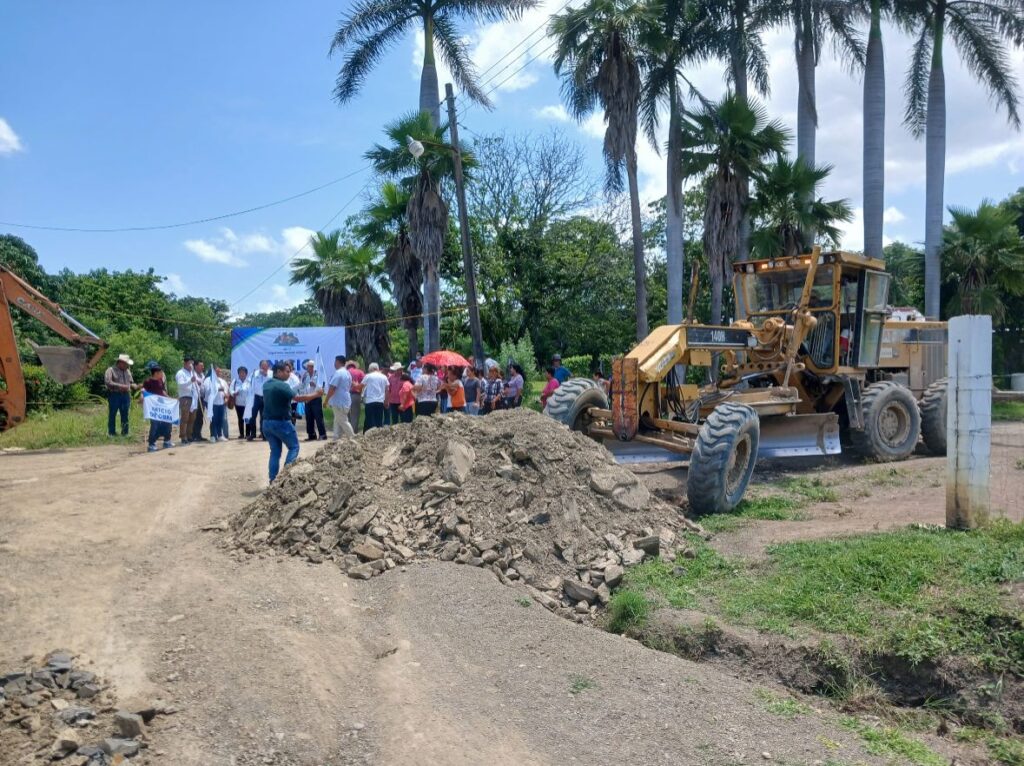 ¡Arrancamos obra en el ejido Ojo de Agua!