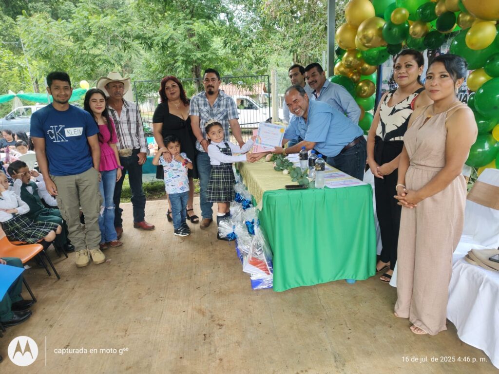 Un gran honor poder ser el padrino de generación del preescolar que lleva mí nombre