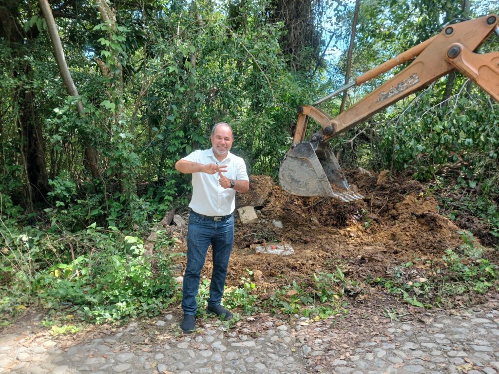 ¡Un año más de vida, trabajando felices y contentos!