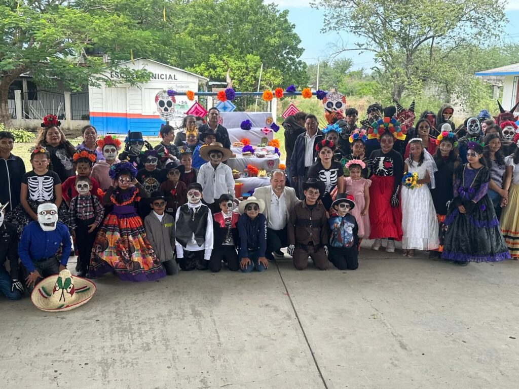 Comenzamos a vivir nuestras tradiciones con la fiesta de Xantolo por parte de las instituciones educativas del poblado 601 y comunidades aledañas