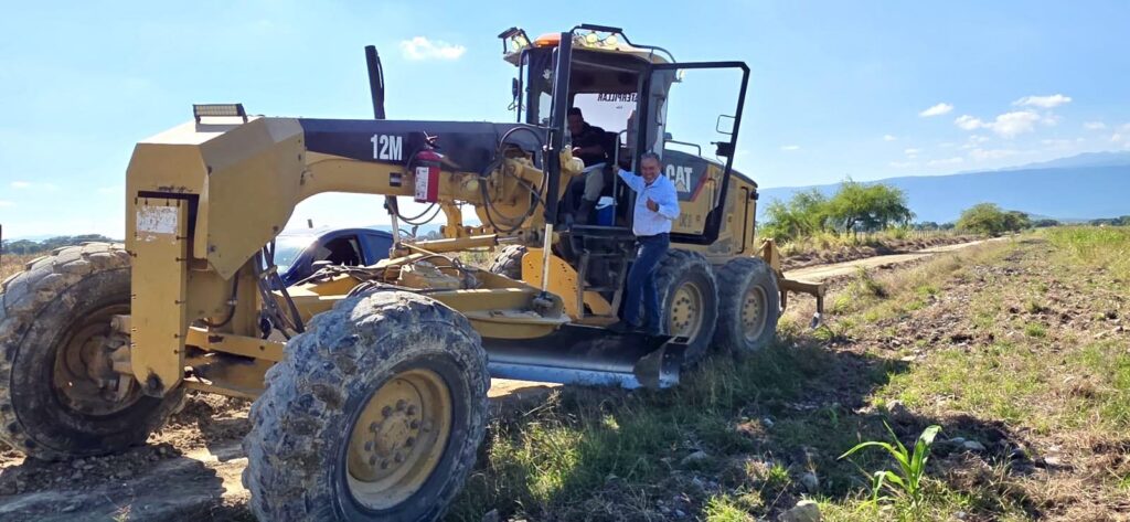 Estamos arreglando el camino hacia El Venadito