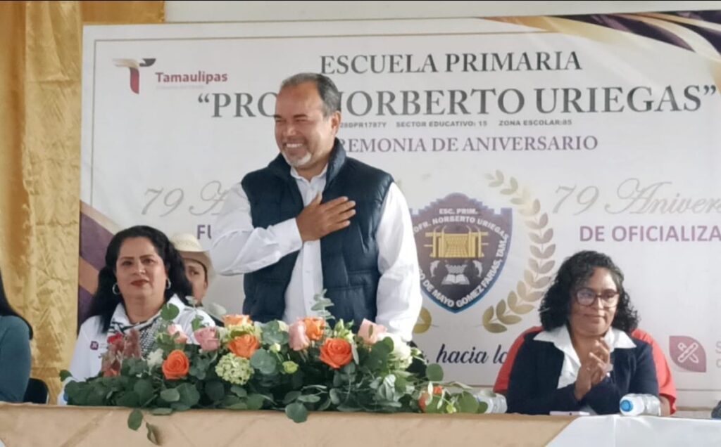 Felices y contentos por el 79 aniversario de la fundación de la escuela primaria Prof. Norberto Uriegas