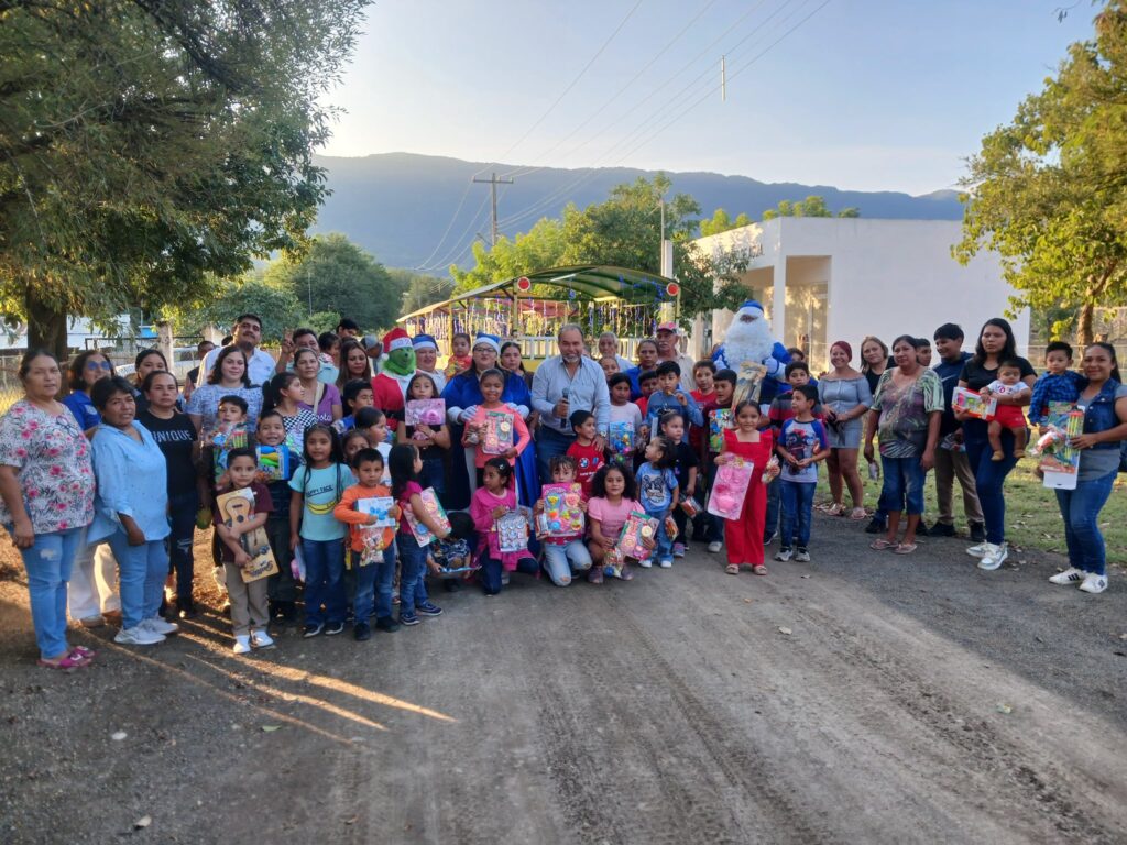 ¡En Ampliación Ojo de Agua llegó la Navidad con muchas sorpresas y regalos!