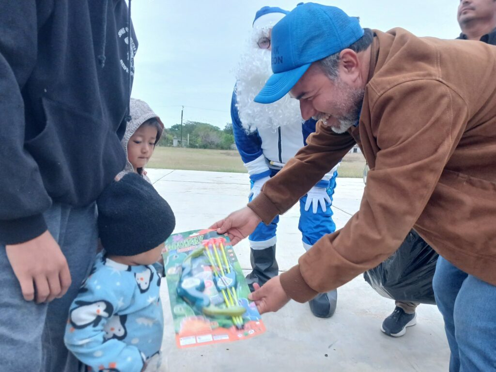 ¡En el ejido Américo Villarreal llegó el espíritu navideño!