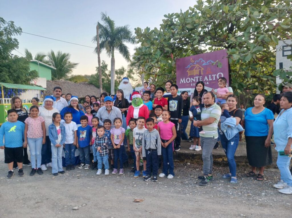 En San Pedrito también vivimos una tarde llena de alegría y muchas sorpresas junto a Santa Claus, Mamá Claus y el Grinch