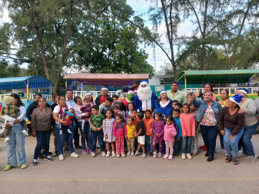 En El Riachuelo también llegó la Navidad con mucha alegría, regalos y sorpresas