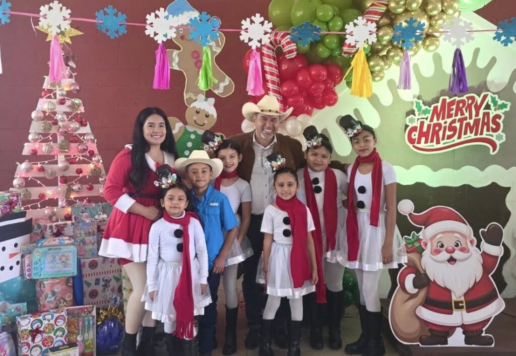 Felices y contentos con mis amiguitos de siempre en la posada de la primaria Justo Sierra del poblado Venadito