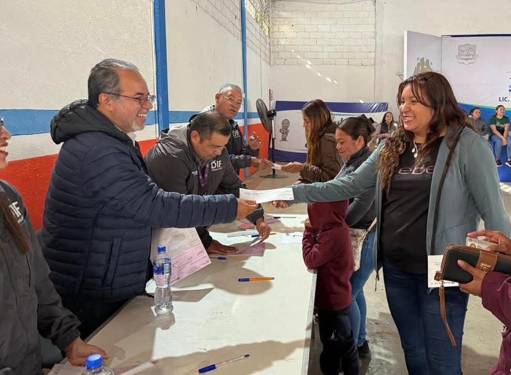 De la mano del DIF estatal y con el equipo municipal, hicimos entrega de estímulos a los comités de desayunos escolares
