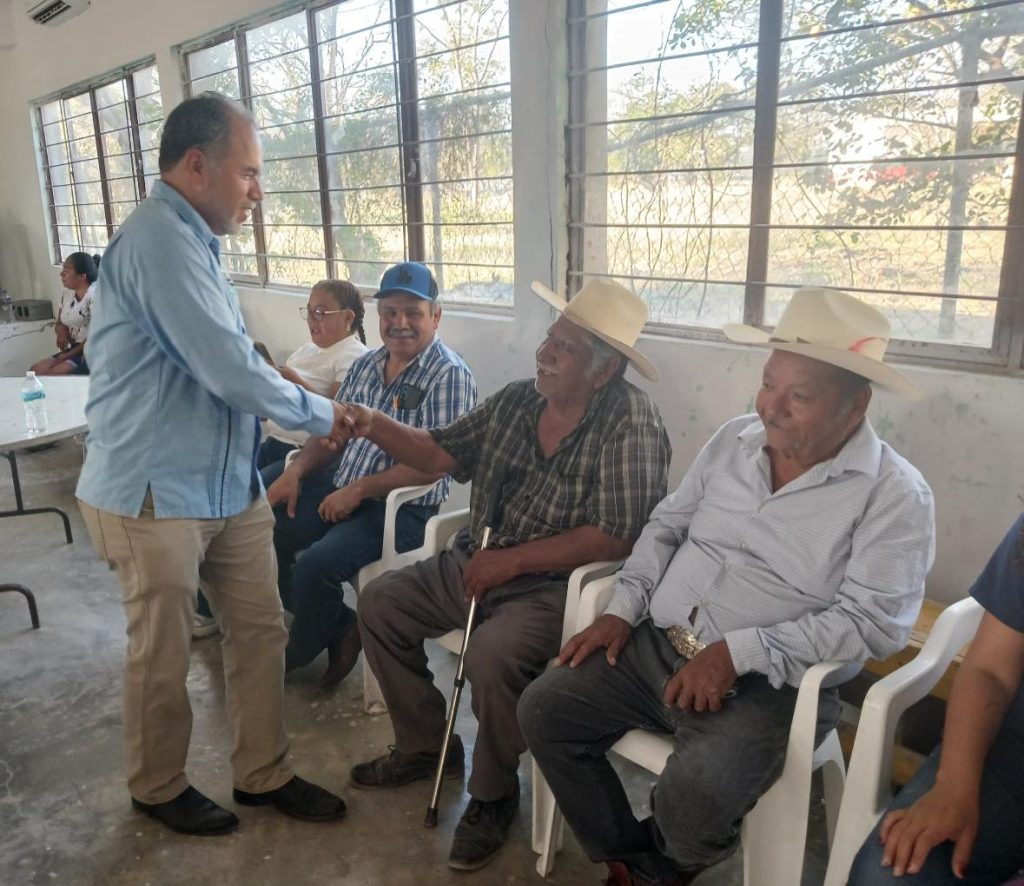 Siempre es un gusto escuchar, dialogar y sobre todo resolver con mis amigos de siempre del ejido Guadalupe Victoria