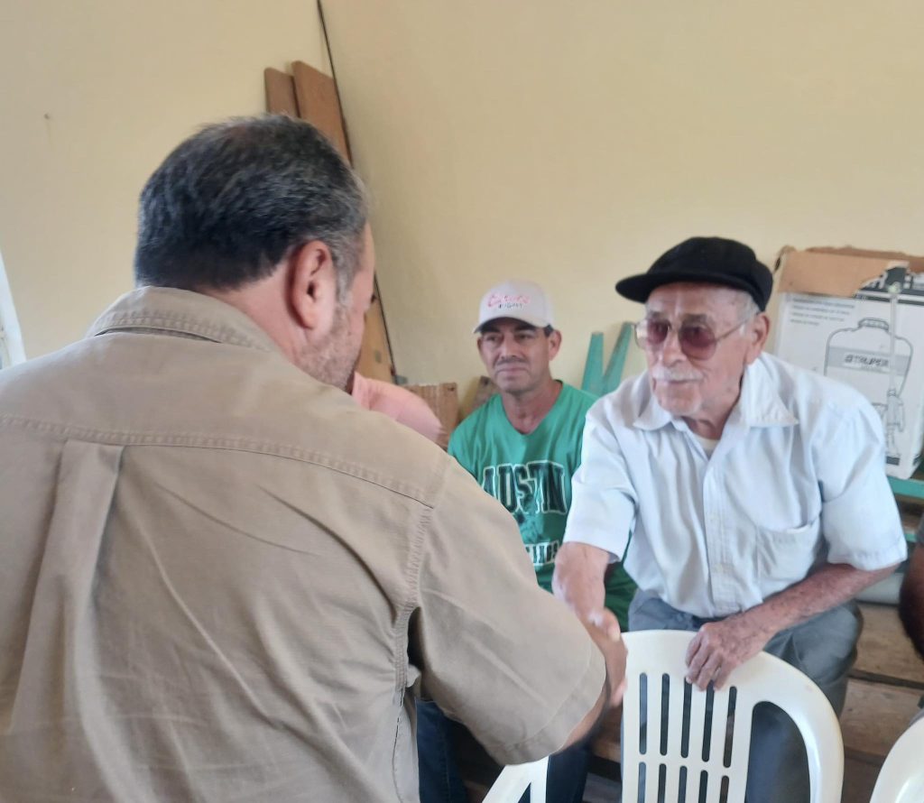 En El Nacimiento donde platicamos con usuarios del sistema de agua potable sobre la instalación de paneles solares para tener mejoras