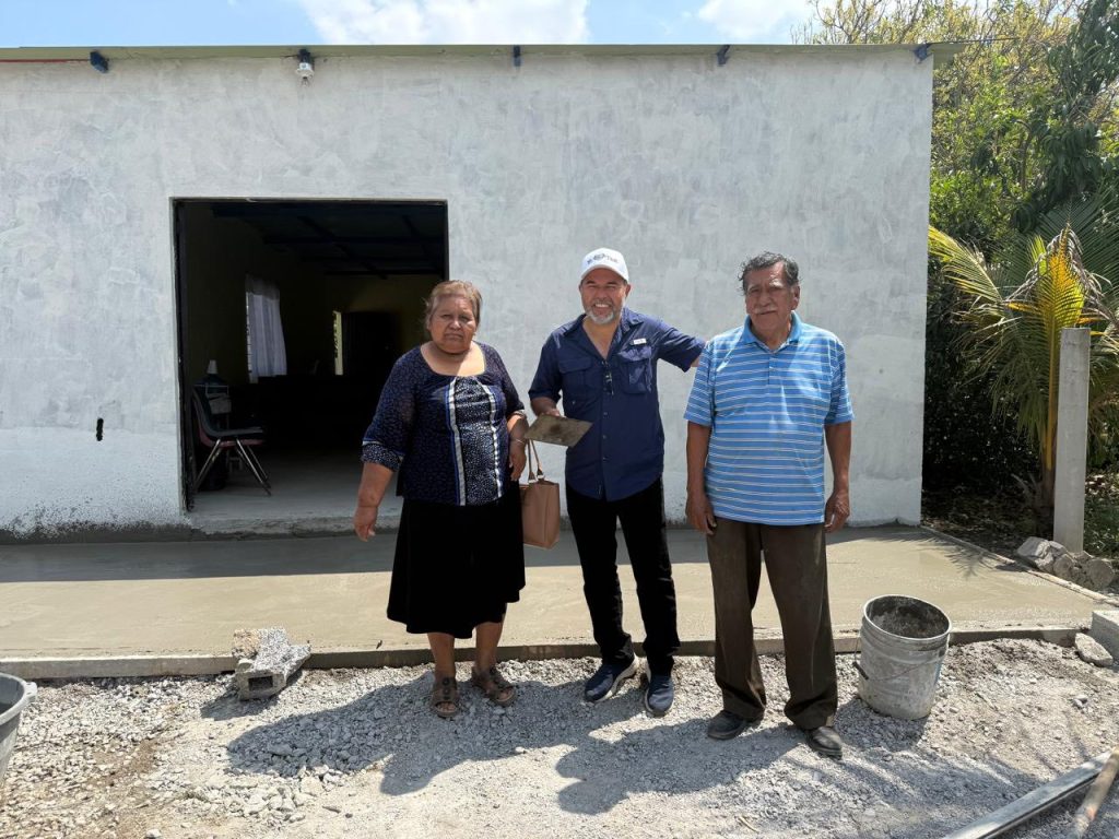 Junto a la comunidad Puerta de Salvación seguimos ayudando a construir su centro de oración